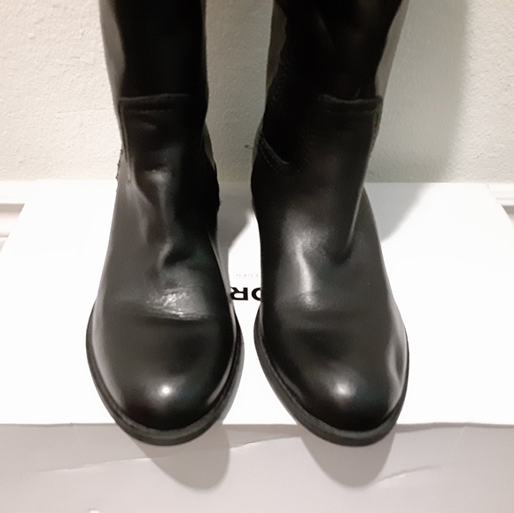 Marc Fisher - Picture 8 of 9